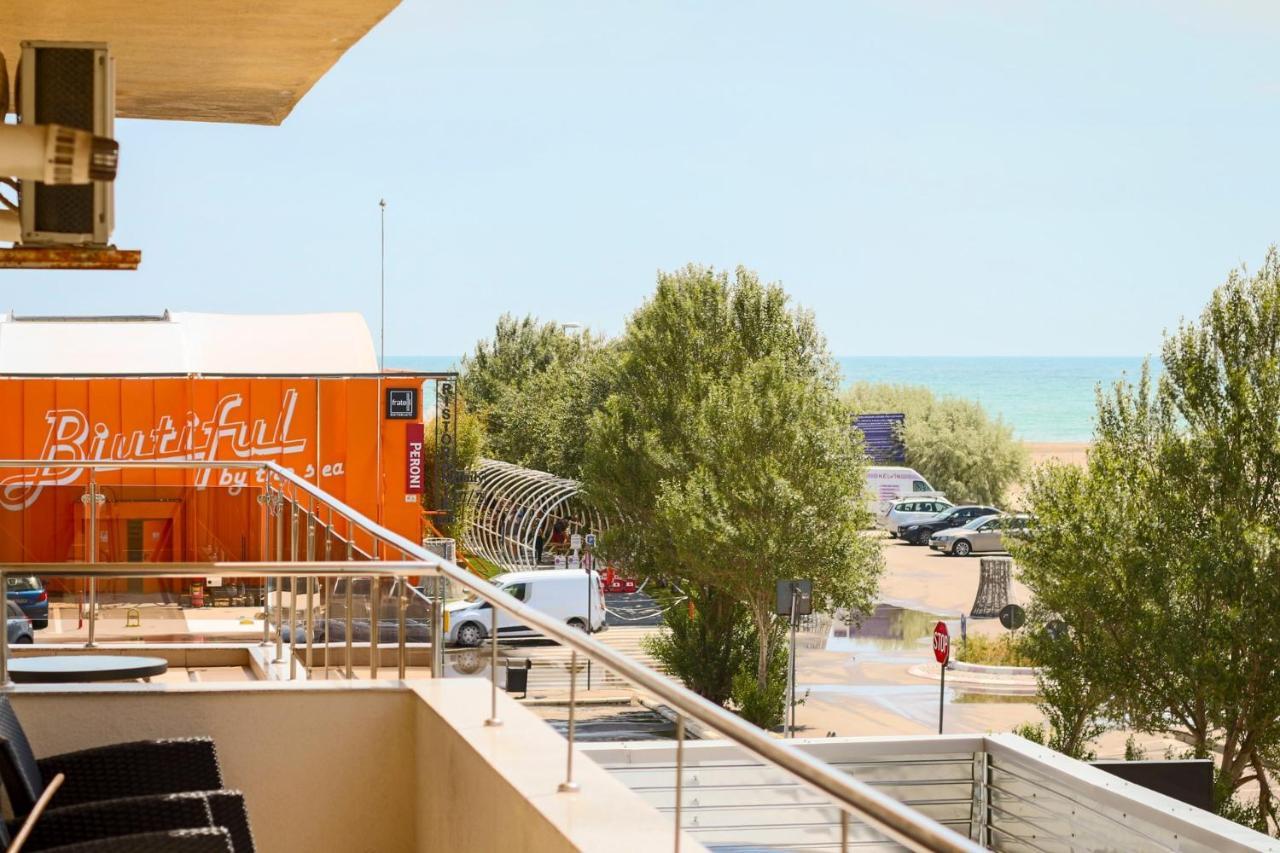 Fratelli Apartments Summerland Mamaia Exterior foto